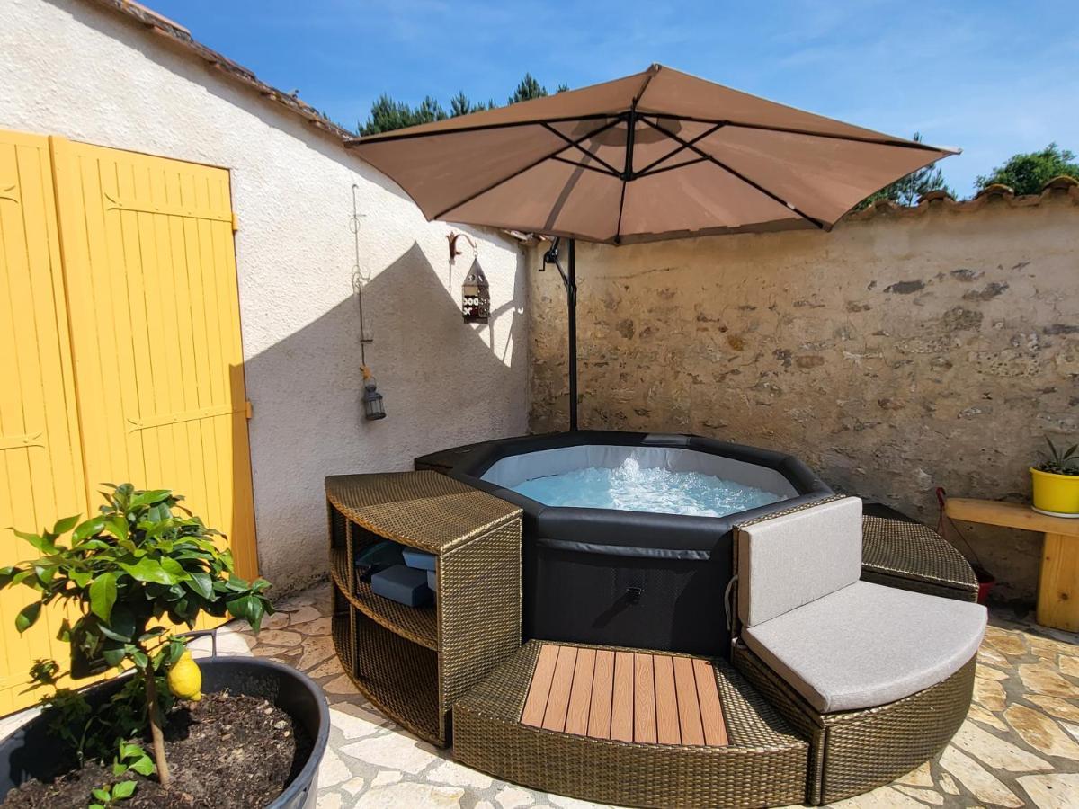 Domaine De La Sarrotte Bed & Breakfast Saugon Luaran gambar